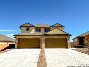 Building Photo - Beautiful Modern 3-Bed, 2-Bath Duplex with Private Yard & Spacious Layout