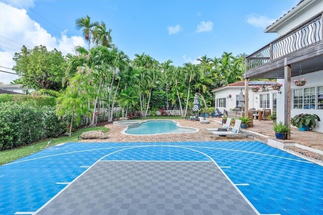 Building Photo - 9636 NE 5th Avenue Rd