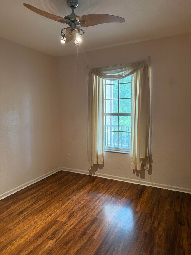 Building Photo - Lovely condo for Rent