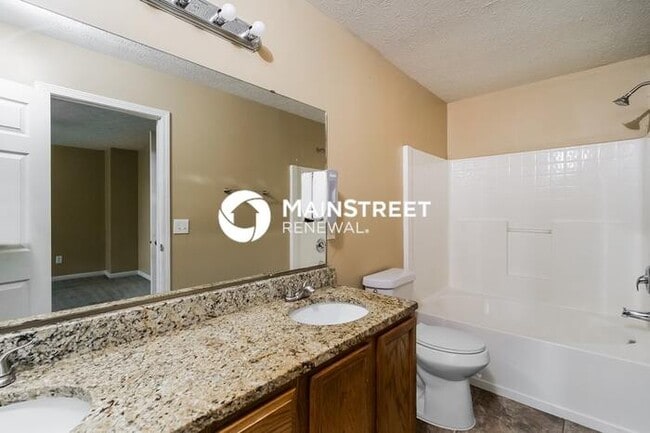 Building Photo - 3 Bedroom Pet-Friendly Home in Lawrence, I...