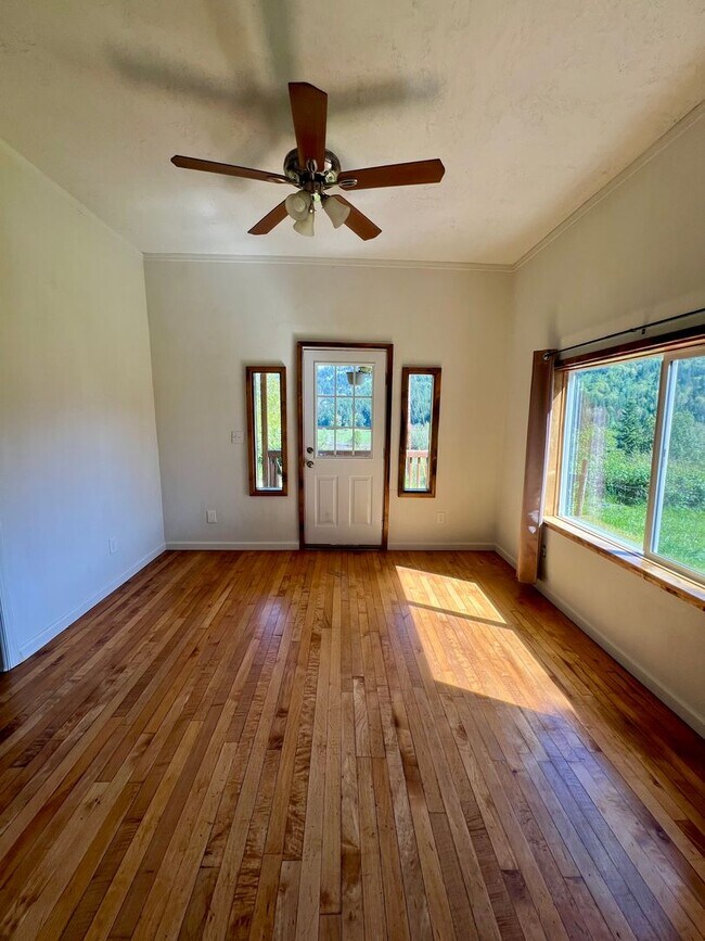 Building Photo - Peaceful Country Home