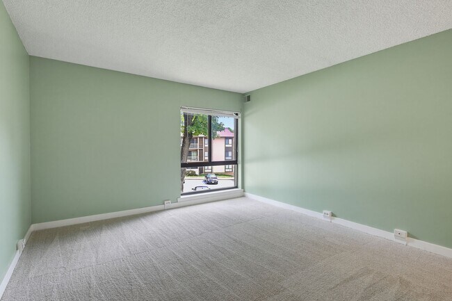 Building Photo - 5911 Tamar Dr