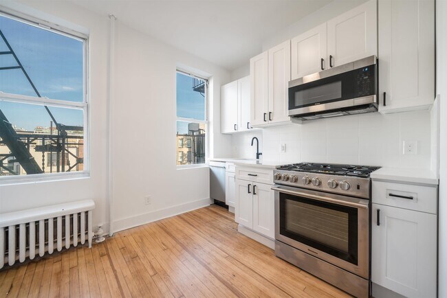 Building Photo - 529 Park Ave