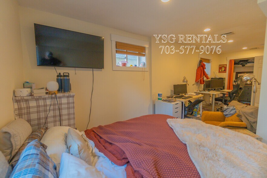 Building Photo - 364 Highland Ave