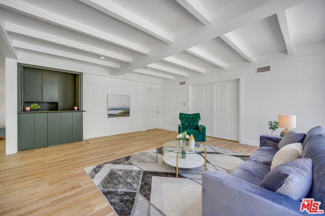 Building Photo - 926 N Alpine Dr