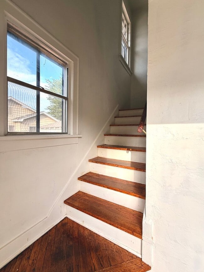 Building Photo - Large 1BD 1BA Duplex in Historic Mesta Par...