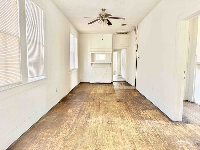 Building Photo - 303 S 21st St