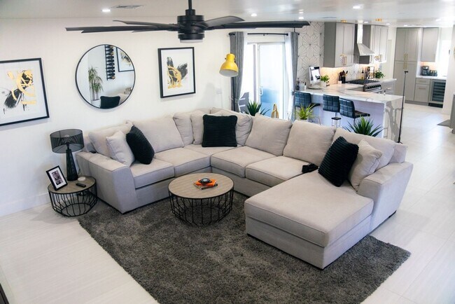 Building Photo - Spacious 4BR House in Scottsdale