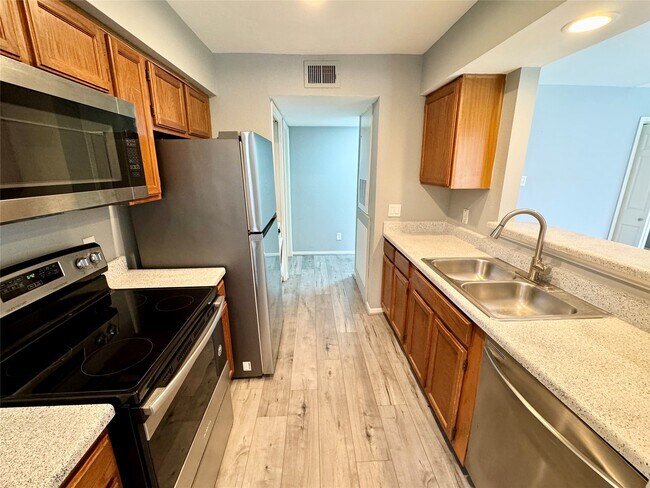 Building Photo - 14600 Fonmeadow Dr