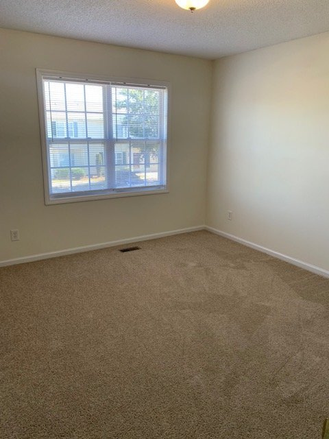 Building Photo - 2335 Vineyard Dr