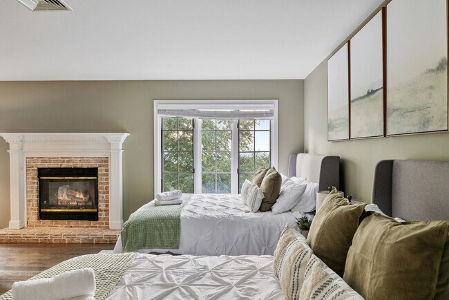 Building Photo - 321 Museum Village Rd