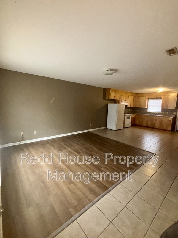 Building Photo - 620 N Rawls St