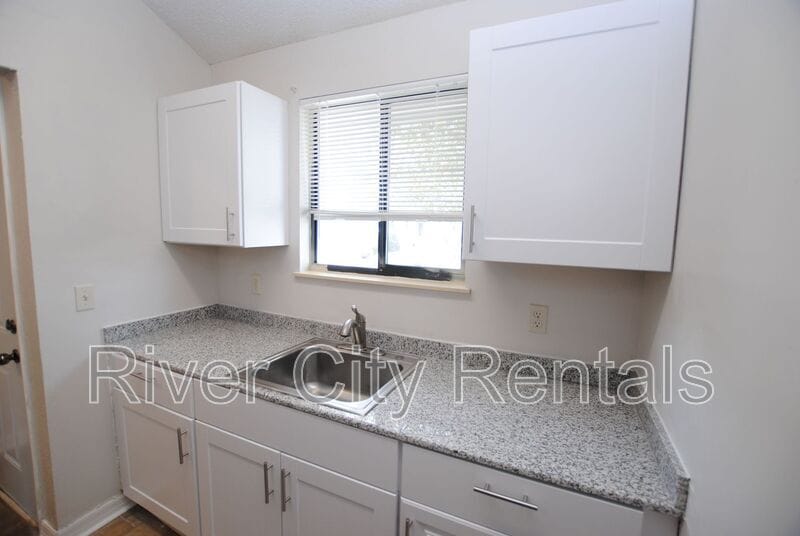 Building Photo - 2443 N Seabury Pl