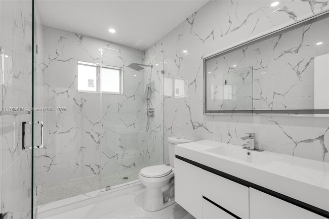 Building Photo - 7420 Beach View Dr