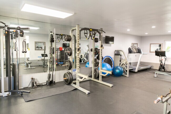 Building Photo - 2721 2nd St