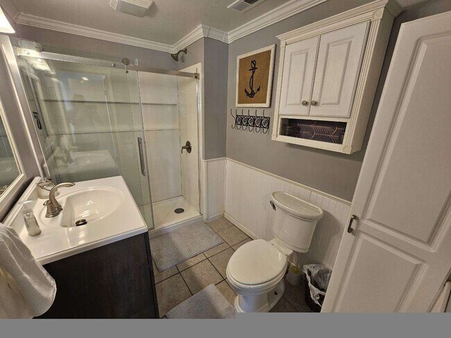 Building Photo - 5230 Spring Grove Ave