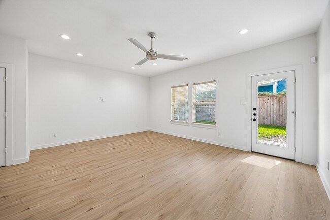 Building Photo - 5710 Elysian St