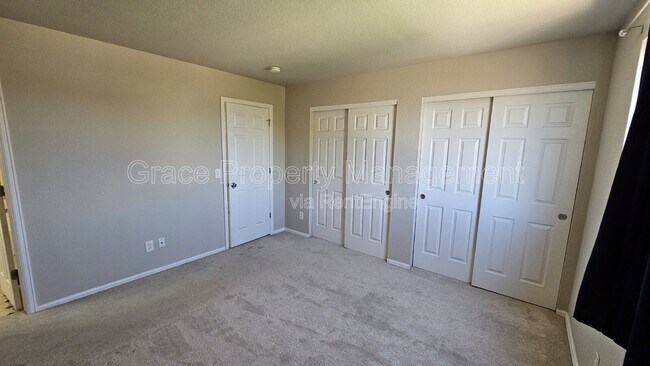 Building Photo - 325 W 116th Ave