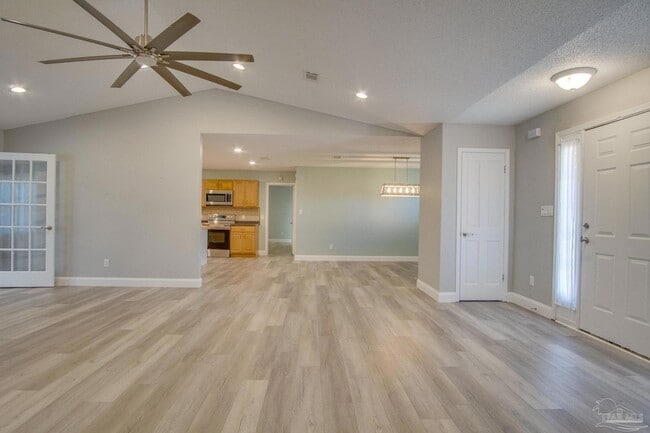 Building Photo - 9880 Creet Cir