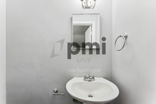 Building Photo - 4056 Carlton Ave