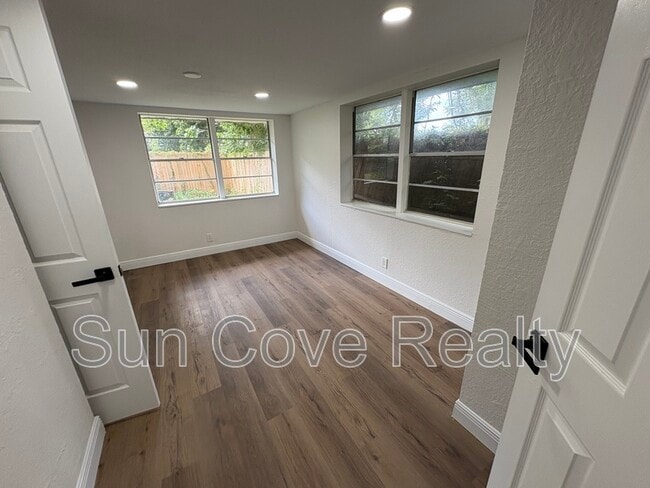 Building Photo - 807 E Genesee St