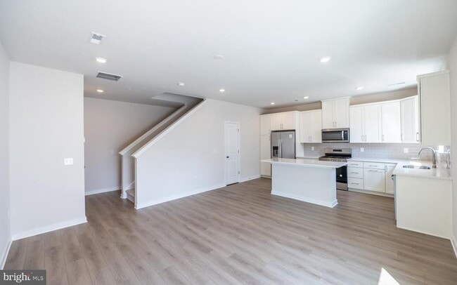 Building Photo - 715 Platinum Dr