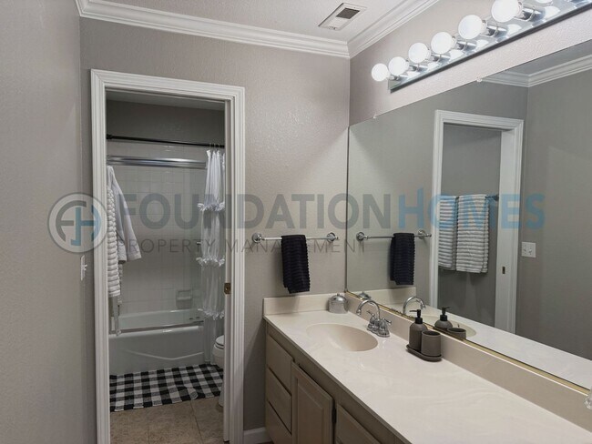 Building Photo - 38 Bridle Path Ln