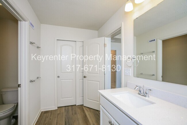 Building Photo - 9738 Behner Dr