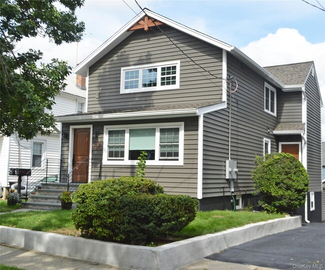 Primary Photo - 13 Flower Hill Pl