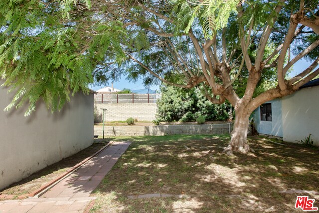 Building Photo - 6651 W 88th St