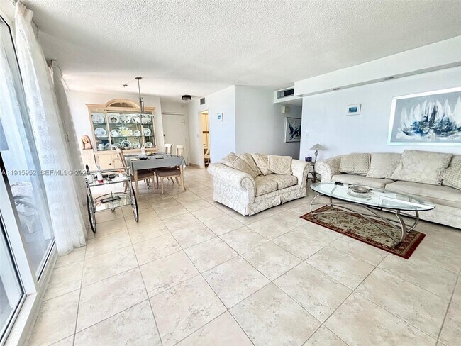 Building Photo - 2030 S Ocean Dr
