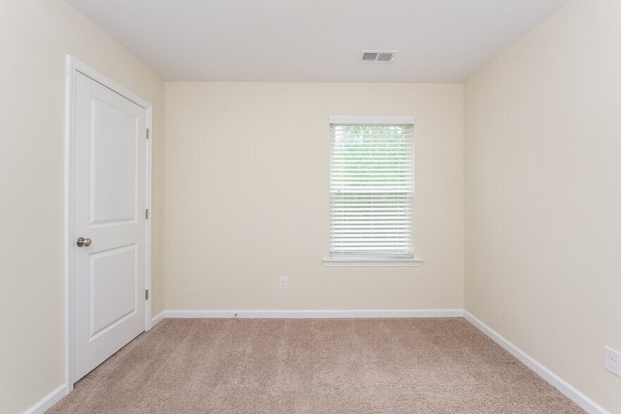 Building Photo - 374 Darbys Run Ct