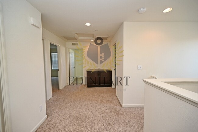 Building Photo - 3834 Sussex Ave