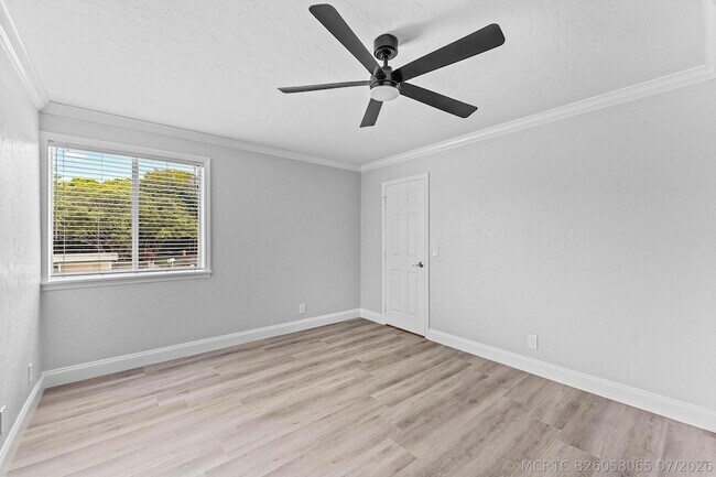 Building Photo - 1866 Fairview Villas Dr