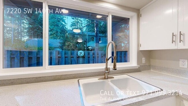 Building Photo - 7220 SW 140th Ave