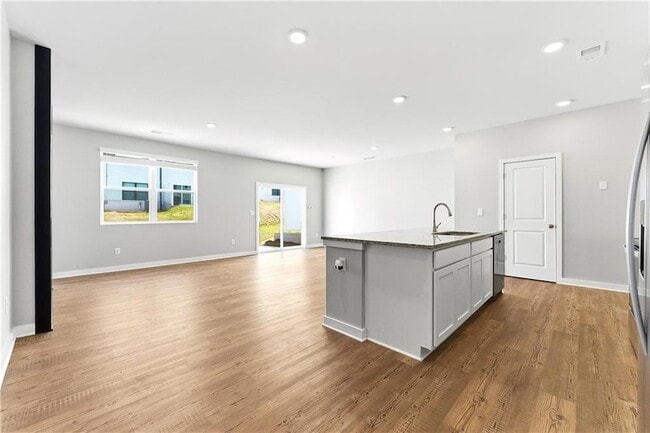 Building Photo - 1905 Westwind St