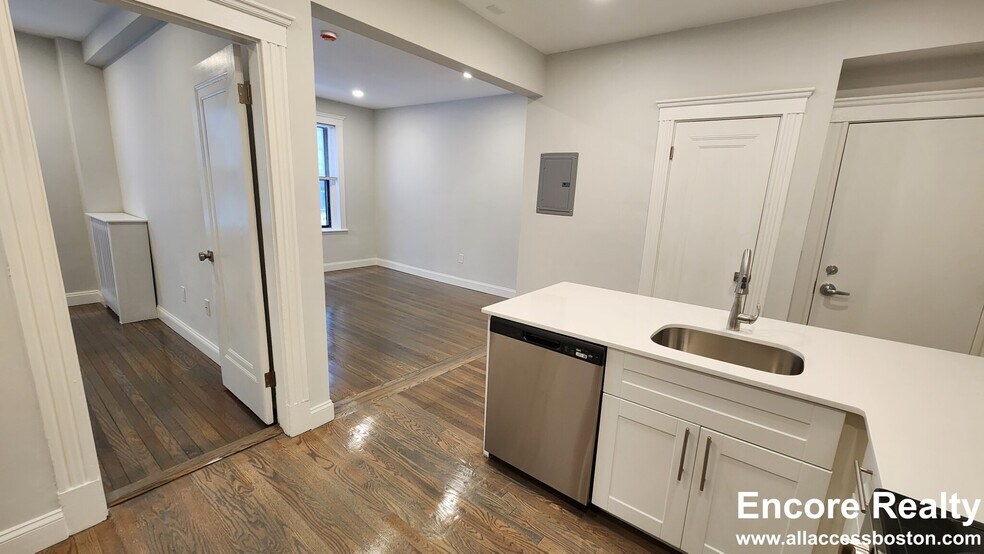 Building Photo - 11 Peterborough St