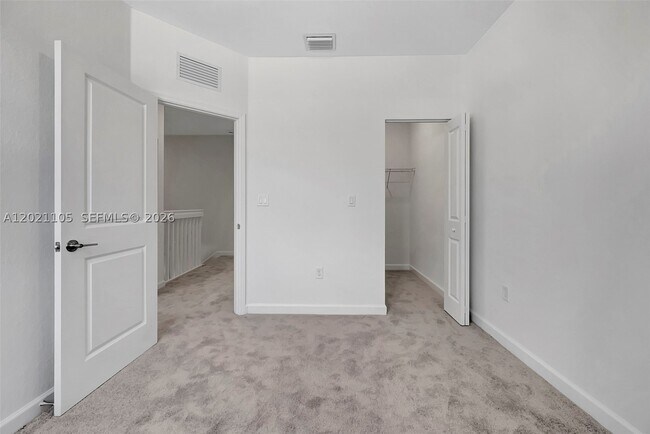 Building Photo - 2854 SE 25th Ave