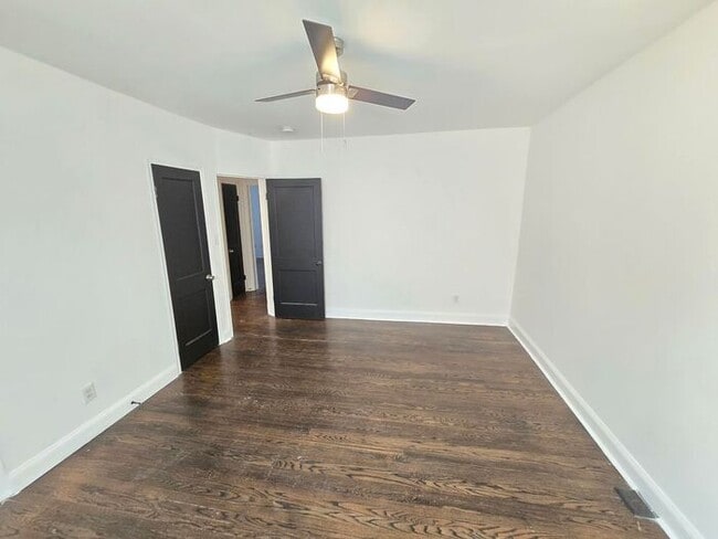 Building Photo - 4 Bedrooms 3 Bathrooms