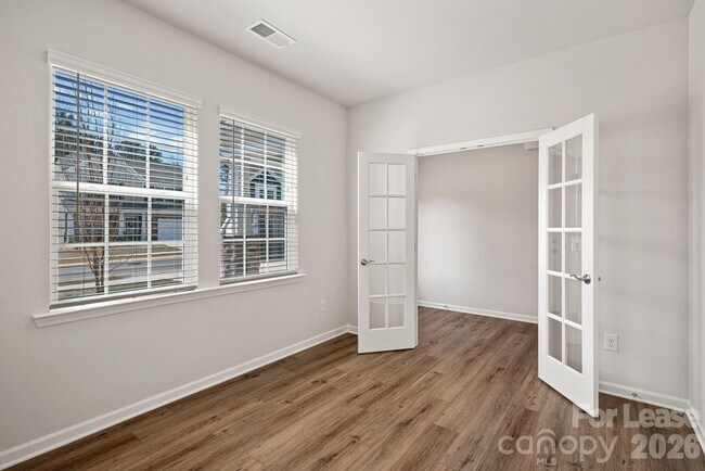 Building Photo - 1423 Caracara Ct