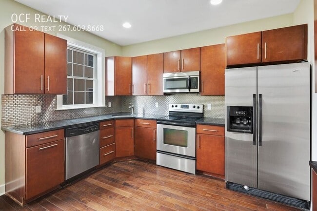 Primary Photo - 2621 Christian St