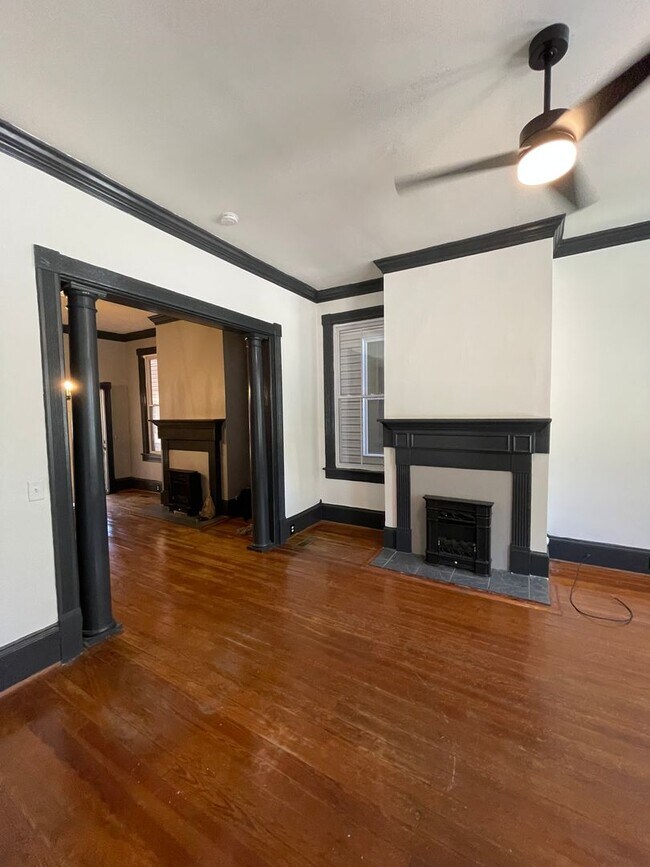 Building Photo - WALK TO STARLAND! APPLICATION PENDING