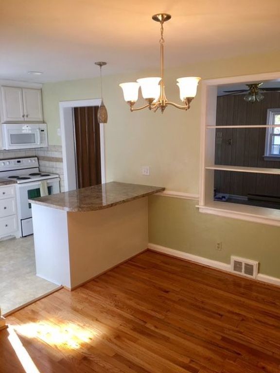 Building Photo - 4803 Bromley Ln