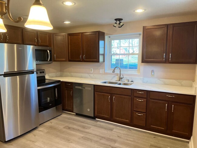 Building Photo - 8104 Broadview Dr