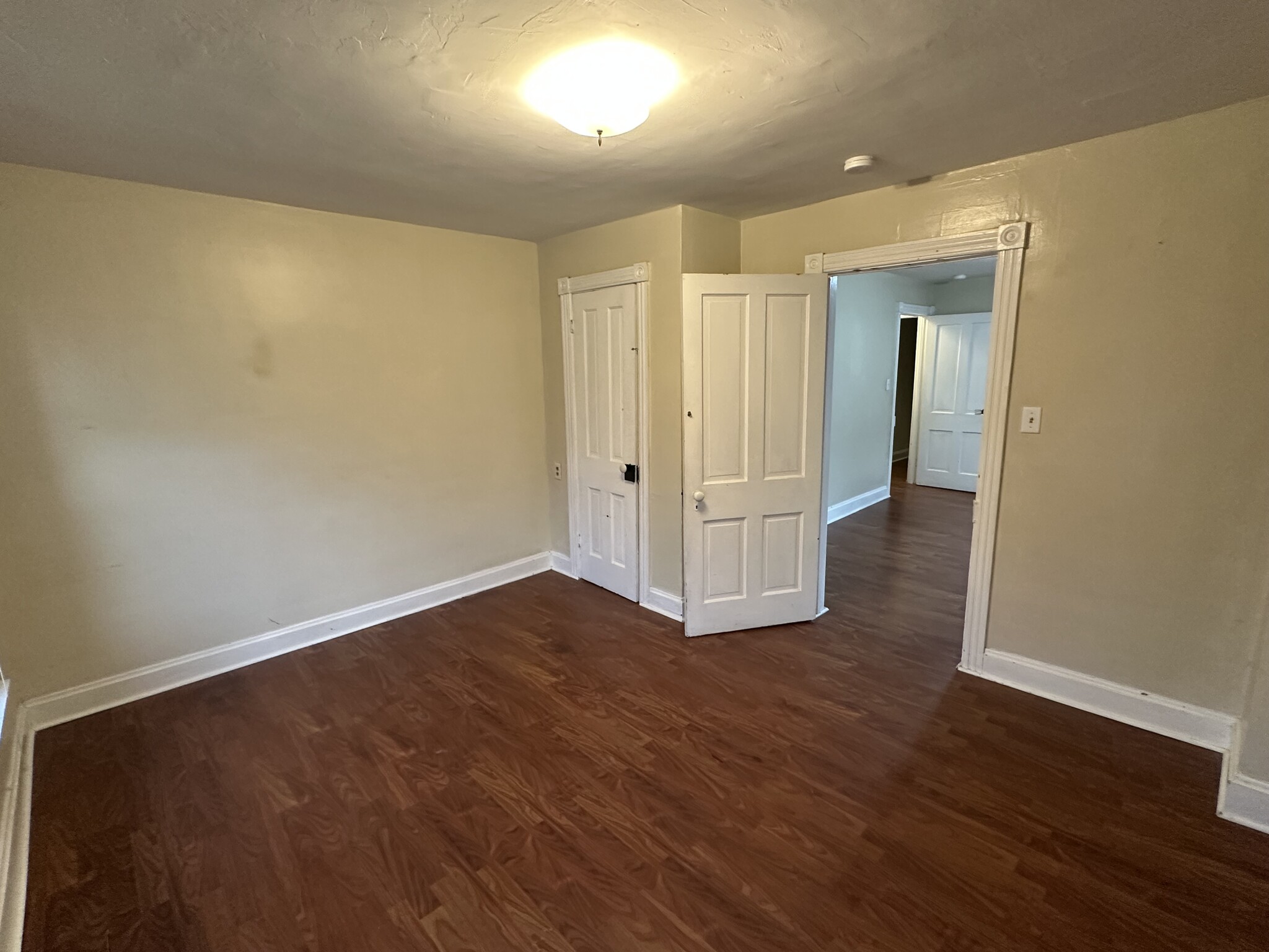 Bed - 143 N Potomac St
