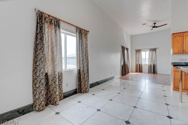 Building Photo - 4880 Dorrell Ln