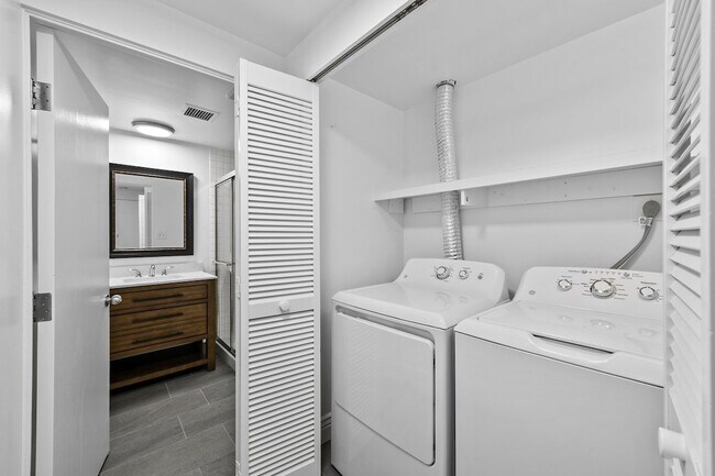 Building Photo - Central Cheery Creek Two Bed, Two Bath for rent.  Location, Location , Location