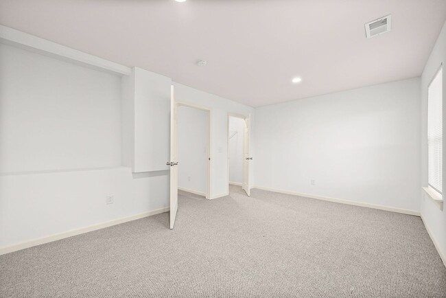 Building Photo - Spacious Rental - Minutes from Downtown Nashville!