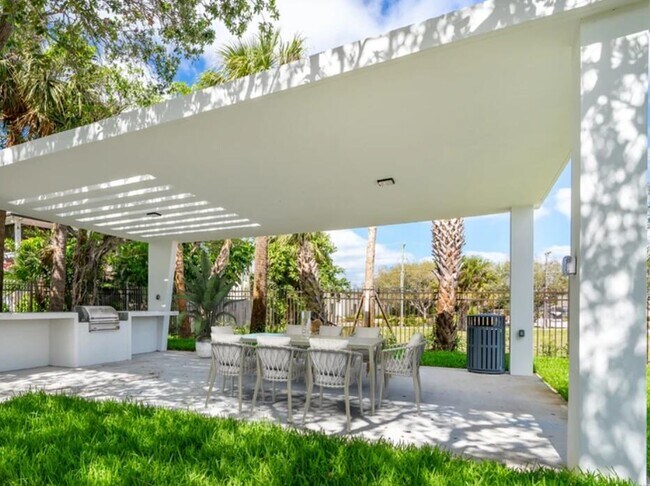 Building Photo - 1301 Alpha St