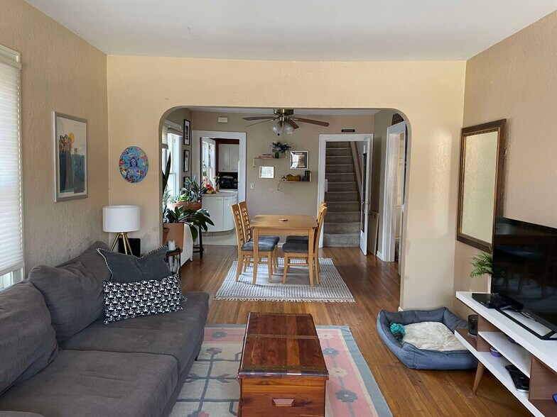 Building Photo - 367 Snelling Ave S